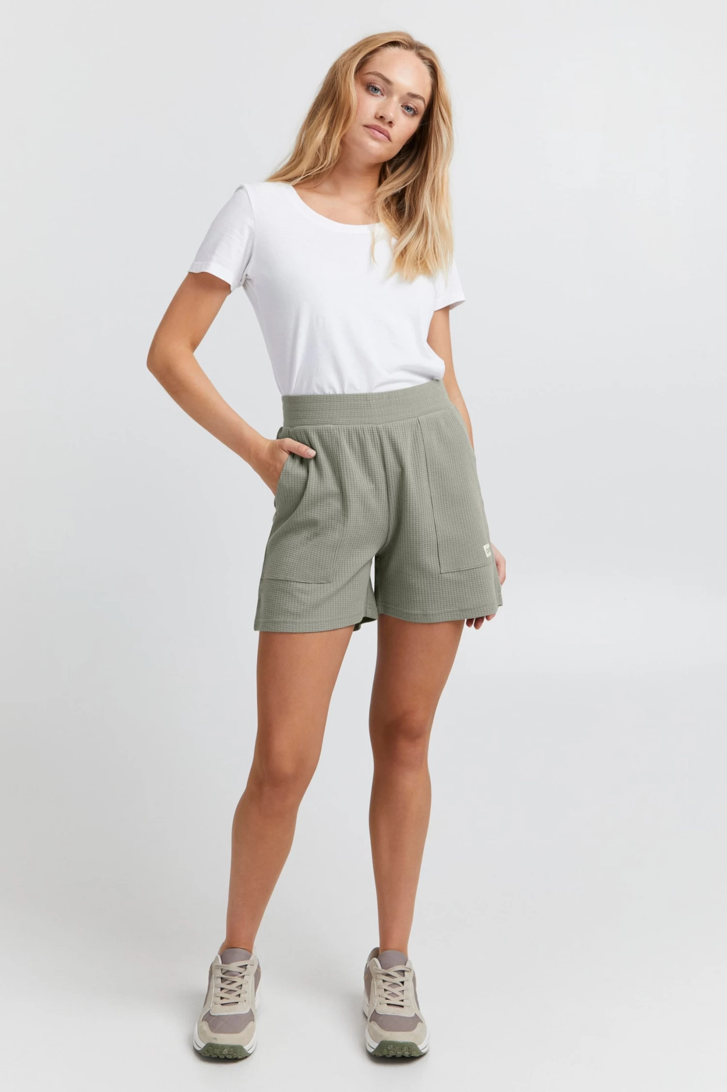 OXMO Shorts Regular Broek Wim Dames Groen 5 OXMO Shorts Regular Broek Wim Dames Groen - Afbeelding 3
