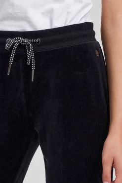 OXMO Sweatpants Loosefit Broek NIKITA Dames Zwart 12 OXMO Sweatpants Loosefit Broek NIKITA Dames Zwart -Oxmo Winkel 06eb76f603bd874af6d5e8d5e0af3c81