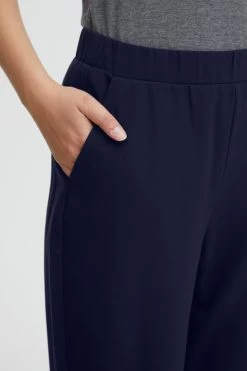 OXMO Pantalons Regular Broek Dovi Dames Donkerblauw -Oxmo Winkel 148b2817ca7031fe3d5b13dbad2cfab9