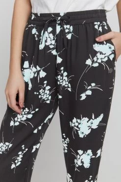 OXMO Pantalons Loosefit Broek Elida Dames Zwart -Oxmo Winkel 1d9334cfc422edda3f09bd34e26ab819