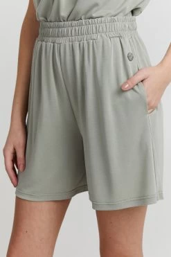 OXMO Shorts Loosefit Broek BJÖRK Dames Groen -Oxmo Winkel 1e1b2a086da2db549a8bf78f22927cc8