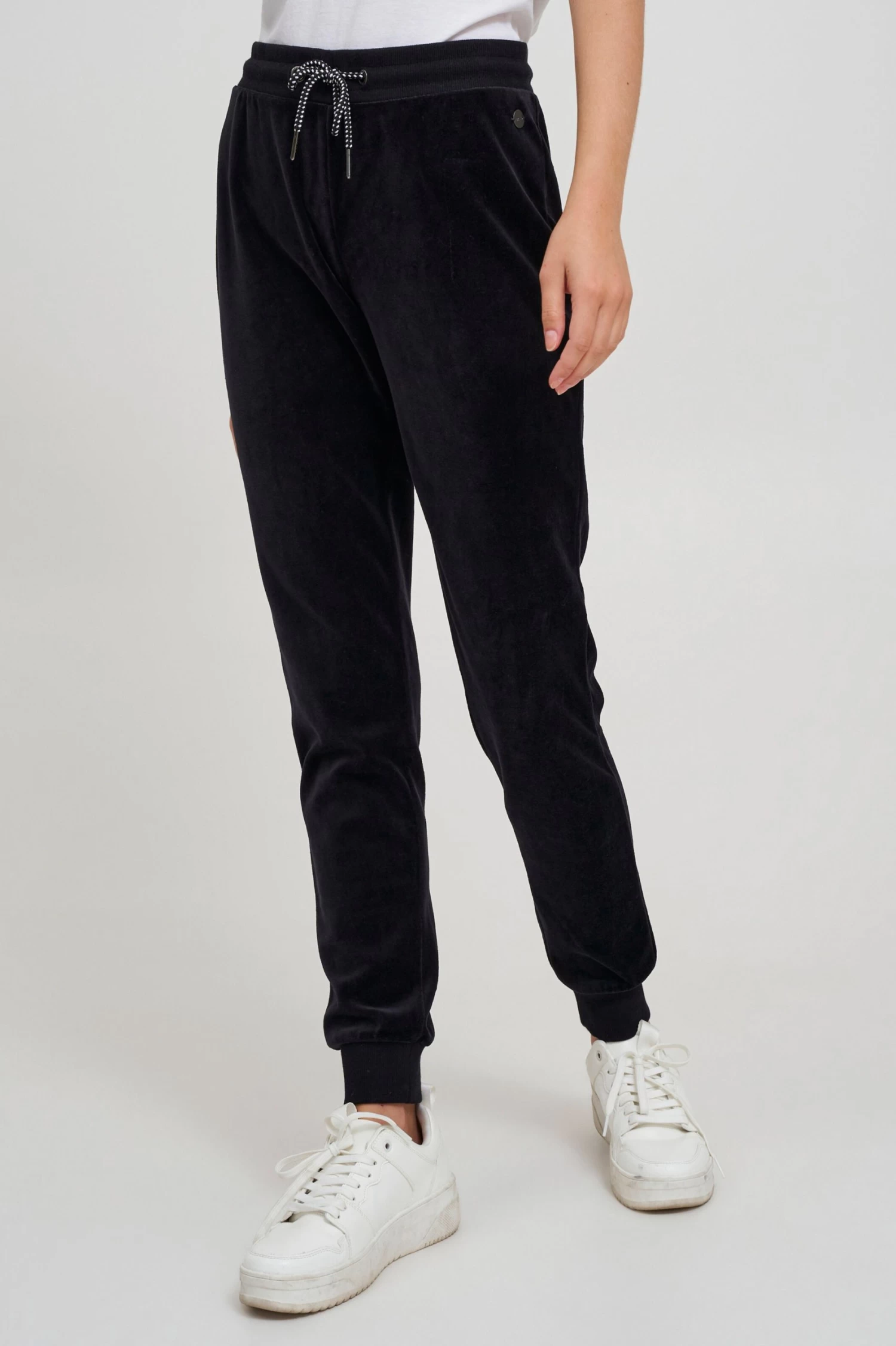 OXMO Sweatpants Loosefit Broek NIKITA Dames Zwart 4 OXMO Sweatpants Loosefit Broek NIKITA Dames Zwart - Afbeelding 2