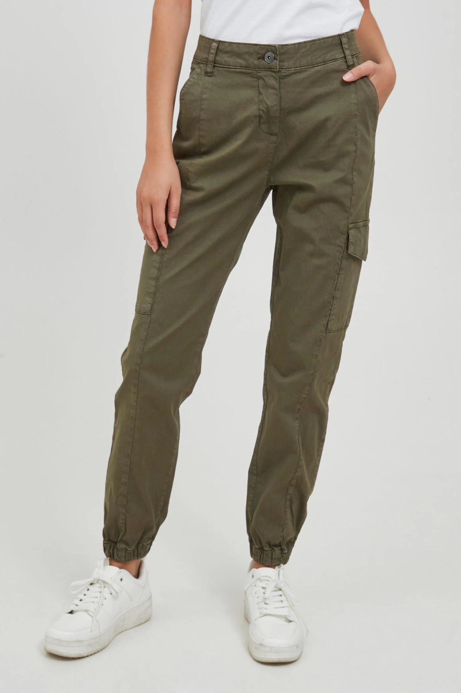 OXMO Cargobroeken Tapered Cargobroek Dames Olijfgroen 4 OXMO Cargobroeken Tapered Cargobroek Dames Olijfgroen - Afbeelding 2