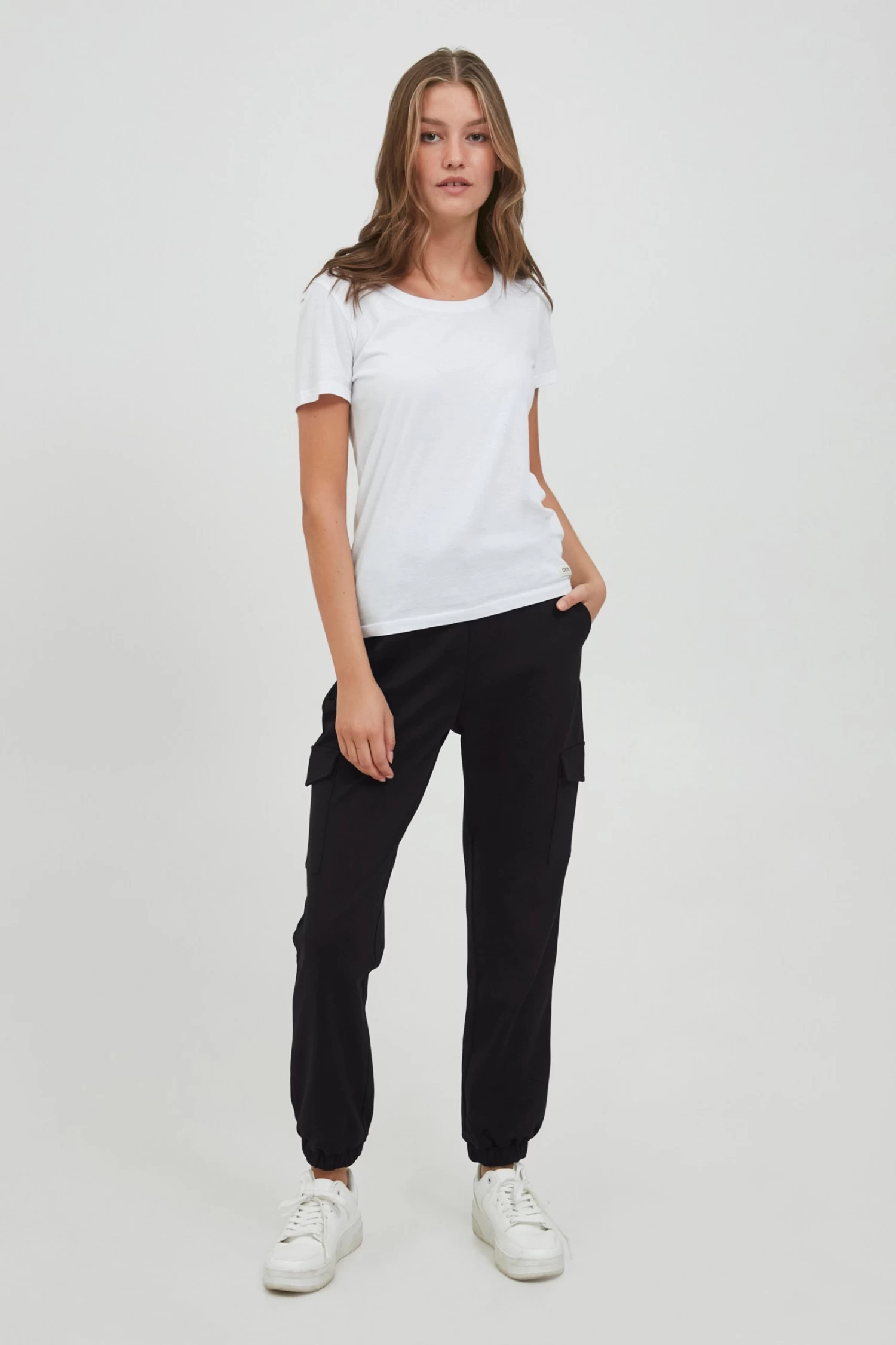 OXMO Cargobroeken Loosefit Cargobroek Henni Dames Zwart 5 OXMO Cargobroeken Loosefit Cargobroek Henni Dames Zwart - Afbeelding 3