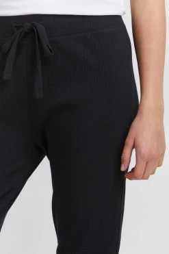 OXMO Sweatpants Regular Broek Liz Dames Zwart -Oxmo Winkel 37470e2968411237b569dbc7dc85ce81