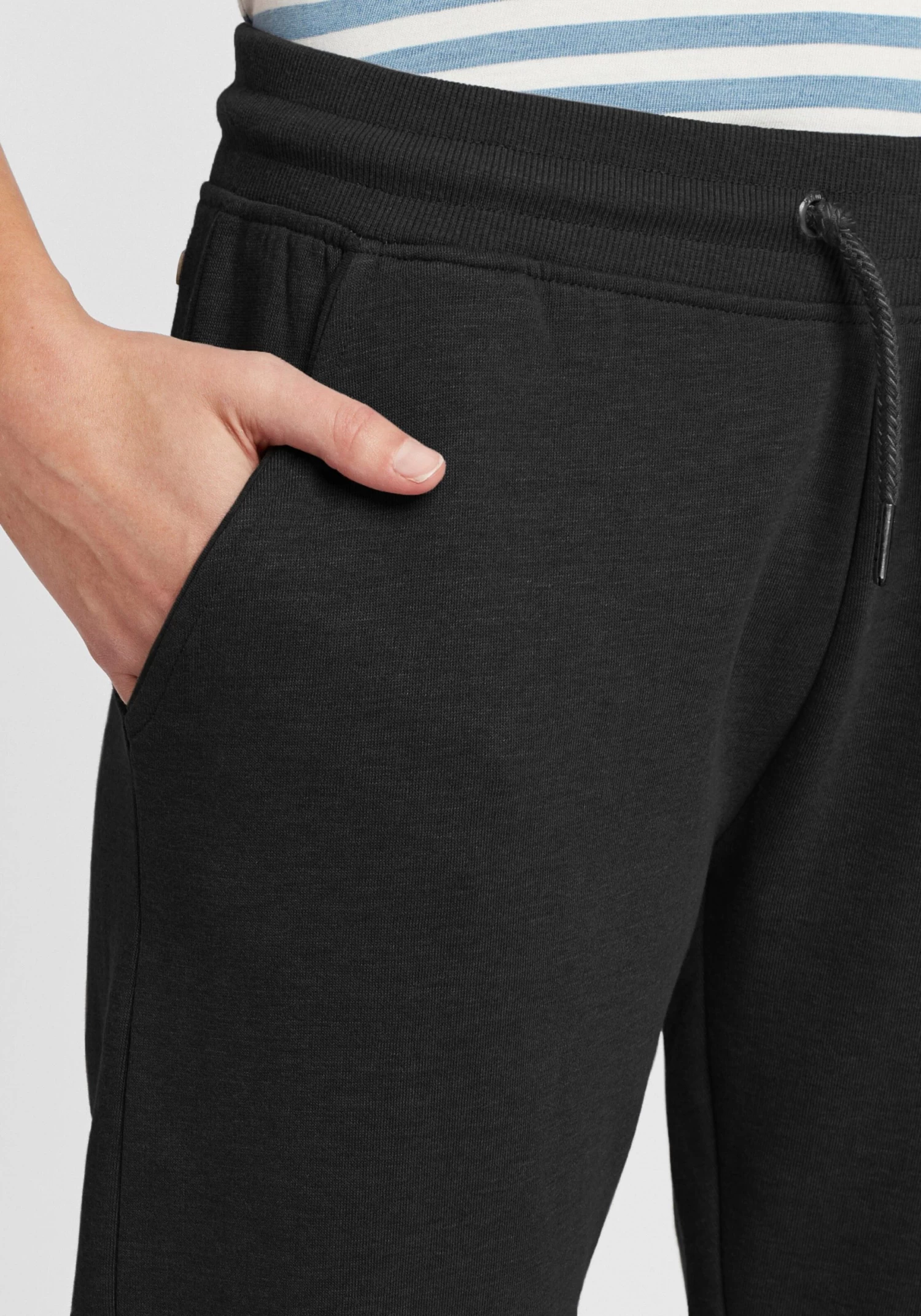 OXMO Sweatpants Loosefit Broek POLAH Dames Zwart 6 OXMO Sweatpants Loosefit Broek POLAH Dames Zwart - Afbeelding 4