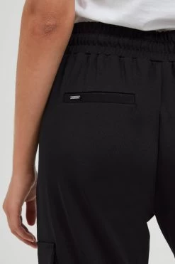 OXMO Cargobroeken Loosefit Cargobroek Henni Dames Zwart 13 OXMO Cargobroeken Loosefit Cargobroek Henni Dames Zwart -Oxmo Winkel 470ea2da1a9f5218208d31b25ebe5c5a