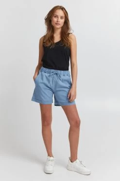 OXMO Denim Shorts Regular Jeans Dames Blauw -Oxmo Winkel 4728fe05440213aa31af1d63e52ee670