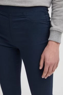 OXMO Driekwart Broeken Skinny Broek Keana Dames Navy -Oxmo Winkel 53baa3db120185da7b769727bd025f42