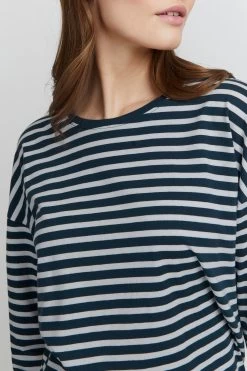 OXMO Longsleeves Shirt Stefka Dames Donkerblauw / Offwhite -Oxmo Winkel 55e693d5b8f32b0131e559c8ca4acad8