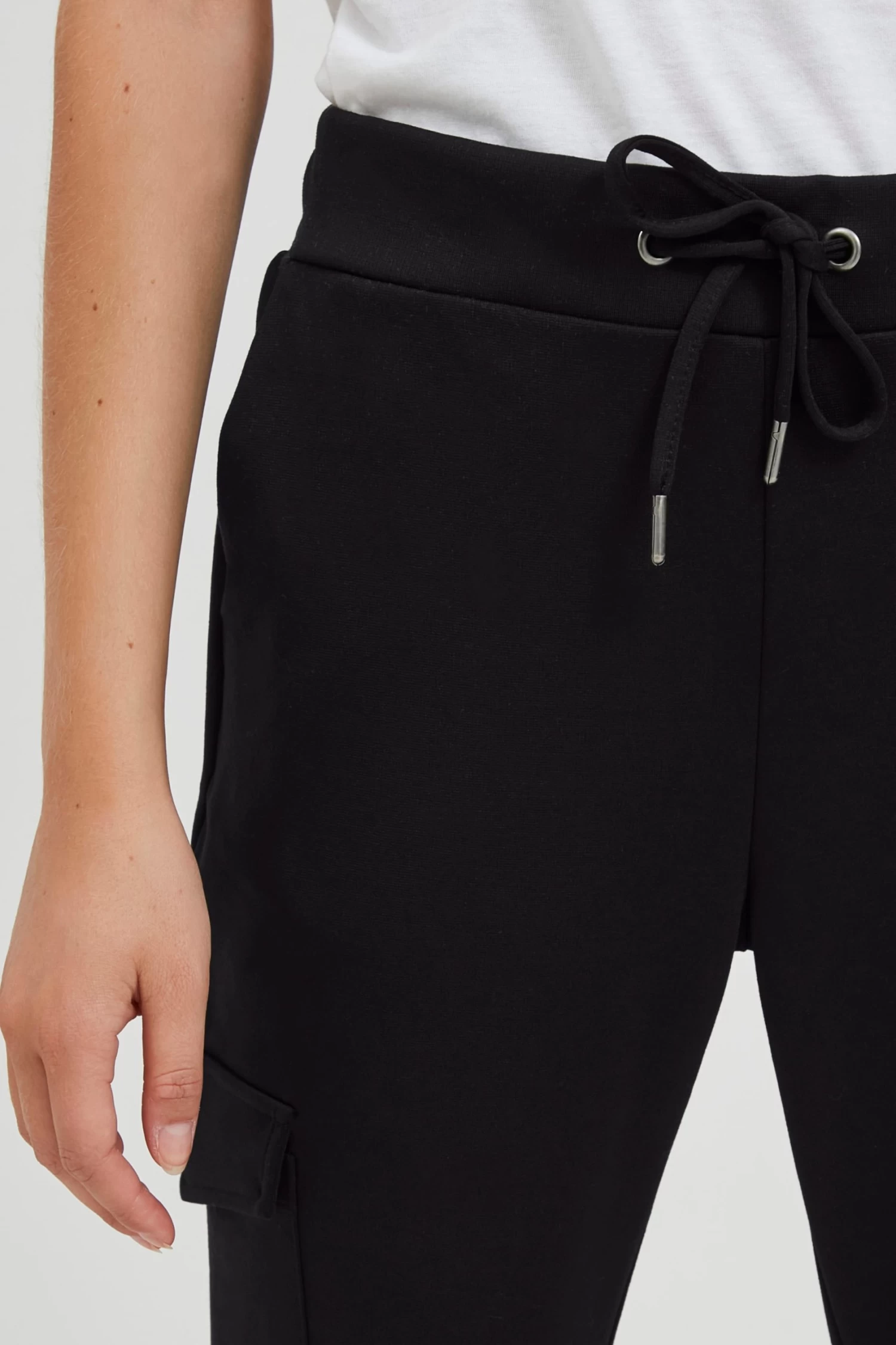 OXMO Cargobroeken Loosefit Cargobroek Henni Dames Zwart 7 OXMO Cargobroeken Loosefit Cargobroek Henni Dames Zwart - Afbeelding 5