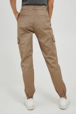 OXMO Cargobroeken Tapered Cargobroek Dames Beige -Oxmo Winkel 68f4391fe2105ef5de373919964ee879
