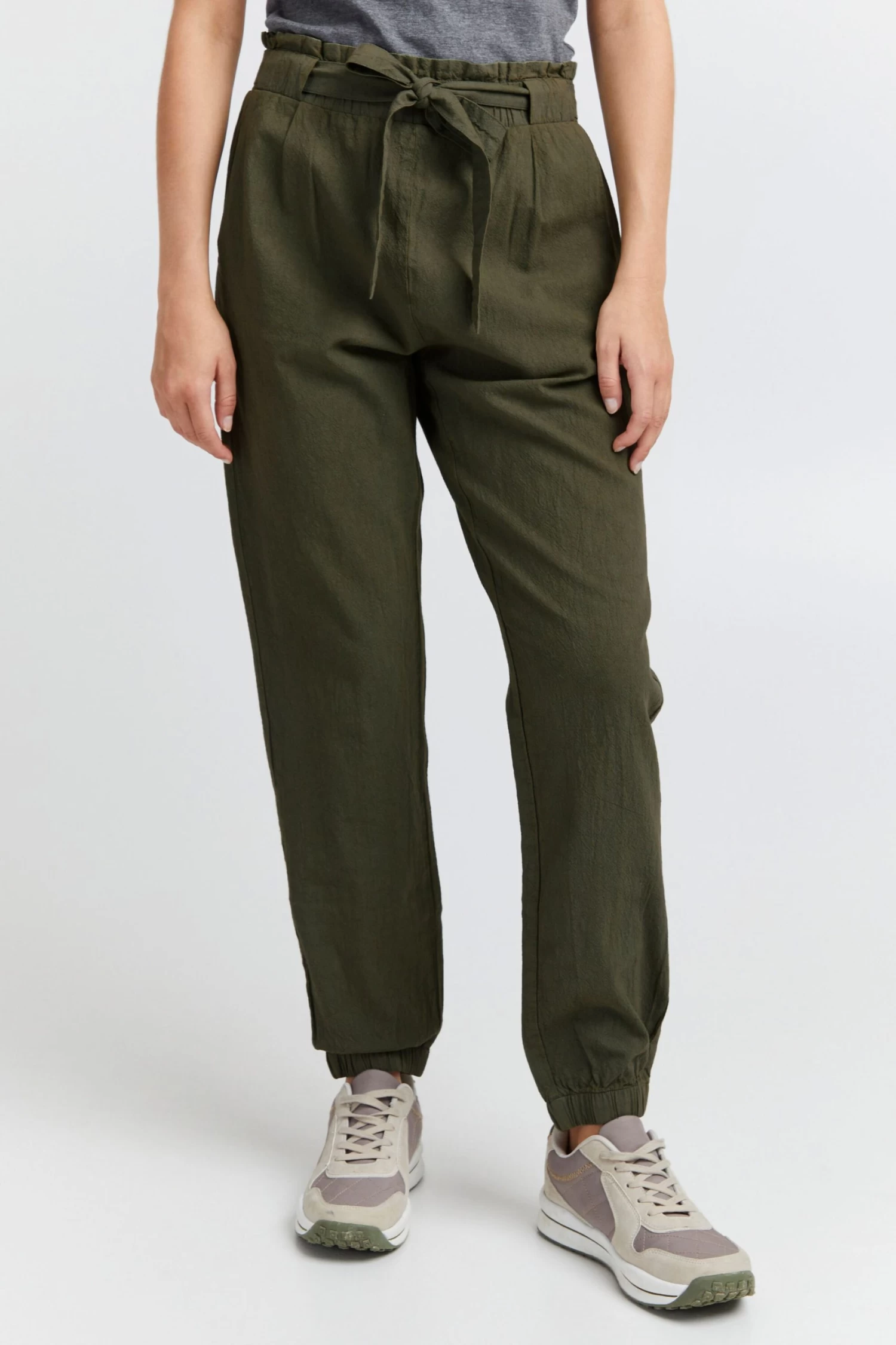 OXMO Bandplooibroeken Loosefit Bandplooibroek Lennja Dames Olijfgroen 4 OXMO Bandplooibroeken Loosefit Bandplooibroek Lennja Dames Olijfgroen - Afbeelding 2