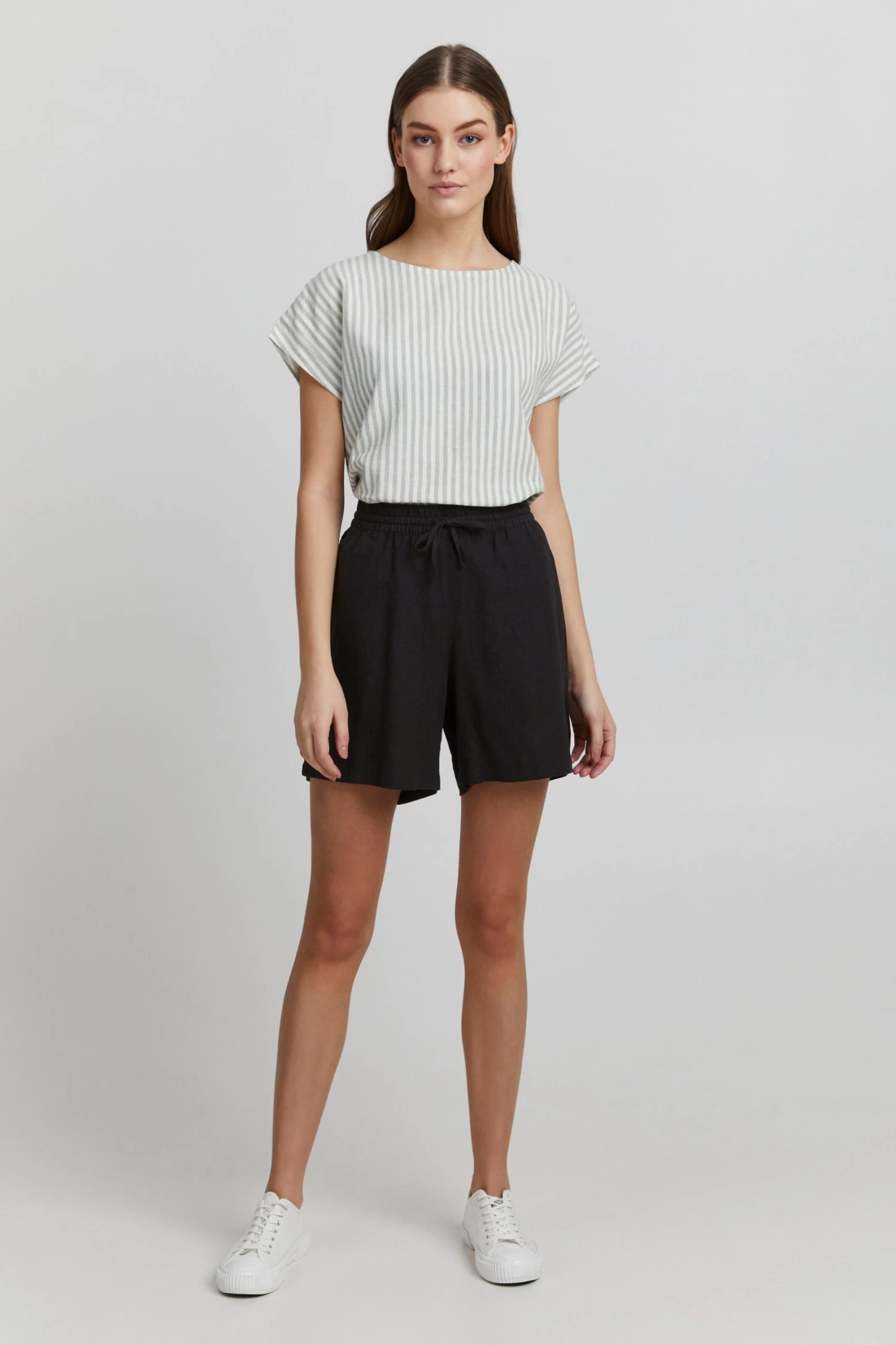 OXMO Shorts Loosefit Broek Algea Dames Zwart 5 OXMO Shorts Loosefit Broek Algea Dames Zwart - Afbeelding 3