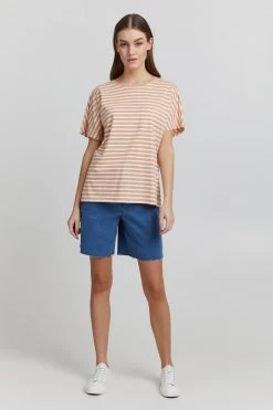 OXMO T-shirts Shirt OXSteffi Dames Abrikoos -Oxmo Winkel 778a7f38251b7bb408ccb49dcb9bdb3e