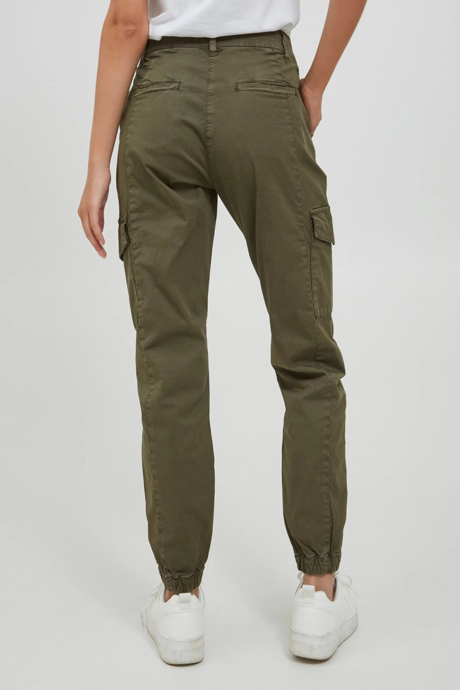 OXMO Cargobroeken Tapered Cargobroek Dames Olijfgroen 6 OXMO Cargobroeken Tapered Cargobroek Dames Olijfgroen - Afbeelding 4