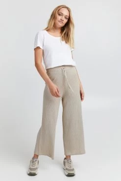 OXMO Pantalons Wide Leg Broek Rie Dames Crème -Oxmo Winkel 7bfc7ebc90c02015b4b8b779fd734439