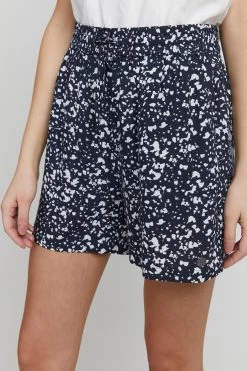 OXMO Shorts Loosefit Broek ELDIRD Dames Nachtblauw -Oxmo Winkel 847475b2b6e2f1695da41daaf12fb3a3