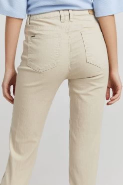 OXMO Straight Regular Jeans Peetje Dames Beige -Oxmo Winkel 8730e416ff352b0d2e404c420caf045c