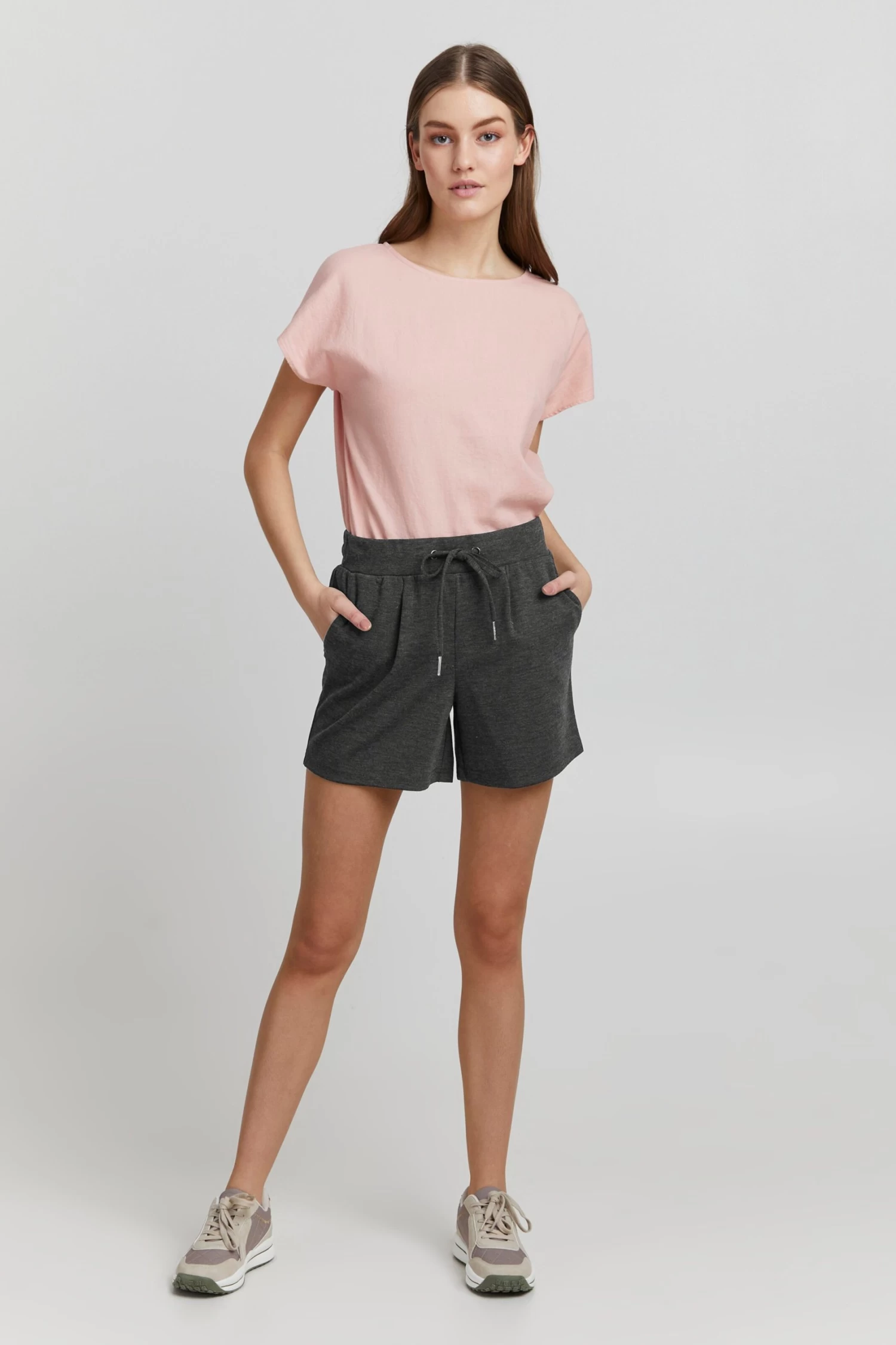 OXMO Shorts Regular Broek Annik Dames Antraciet 5 OXMO Shorts Regular Broek Annik Dames Antraciet - Afbeelding 3