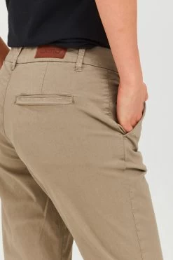OXMO Chinos Loosefit Chino CHILLI Dames Beige -Oxmo Winkel 89170130e8fe154d6b0f3355f5b3c98b