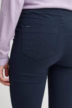 OXMO Broeken Slimfit Leggings Keily Dames Blauw 13 OXMO Broeken Slimfit Leggings Keily Dames Blauw -Oxmo Winkel 8d302ba15f253b33d9987532a1c30d9a