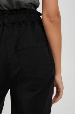 OXMO Pantalons Tapered Broek CONZI Dames Zwart -Oxmo Winkel a5bfd72e4aa159aac5c595f9a0e8eb2f