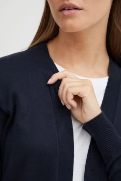 OXMO Vesten Gebreid Vest Kat Dames Blauw -Oxmo Winkel a6a0ff4a57417e79358d0acc775e849f