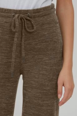 OXMO Pantalons Loosefit Broek BERENICE Dames Donkergroen 12 OXMO Pantalons Loosefit Broek BERENICE Dames Donkergroen -Oxmo Winkel ab3b9c9e6d5e37d2224921bb4611b51d