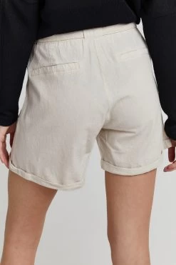 OXMO Shorts Loosefit Broek OXLINA Dames Beige -Oxmo Winkel b35fe1f58677af2ed46c7c2eb77a4056