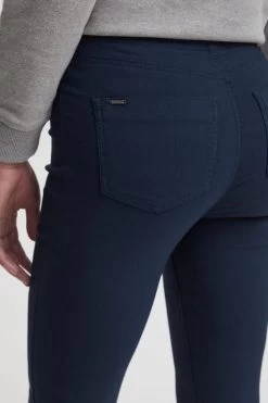 OXMO Driekwart Broeken Skinny Broek Keana Dames Navy -Oxmo Winkel b6bf2c3f7ffef079b11ee3feaf74972a
