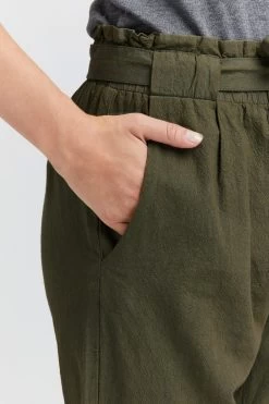 OXMO Bandplooibroeken Loosefit Bandplooibroek Lennja Dames Olijfgroen 12 OXMO Bandplooibroeken Loosefit Bandplooibroek Lennja Dames Olijfgroen -Oxmo Winkel b75ff336775588886e98ed32e1abaf19