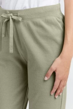 OXMO Sweatpants Regular Broek Liz Dames Groen -Oxmo Winkel ba23df7721c621bdd5161eb0d0877c8c