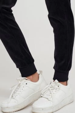 OXMO Sweatpants Loosefit Broek NIKITA Dames Zwart 13 OXMO Sweatpants Loosefit Broek NIKITA Dames Zwart -Oxmo Winkel c283f4838fb89dd61611032e71148b82