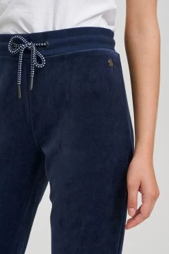 OXMO Sweatpants Loosefit Broek NIKITA Dames Donkerblauw -Oxmo Winkel c7a81a5364739a9dccfe6e471adceb6c