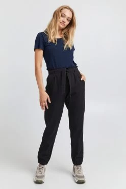 OXMO Bandplooibroeken Loosefit Bandplooibroek Lennja Dames Zwart 10 OXMO Bandplooibroeken Loosefit Bandplooibroek Lennja Dames Zwart -Oxmo Winkel de35b742d070078f6c7a7551f839cb80