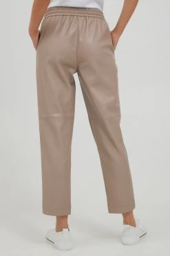 OXMO Pantalons Regular Broek PAULIA Dames Beige -Oxmo Winkel e07ed3a8b301839caebb03d85b283750