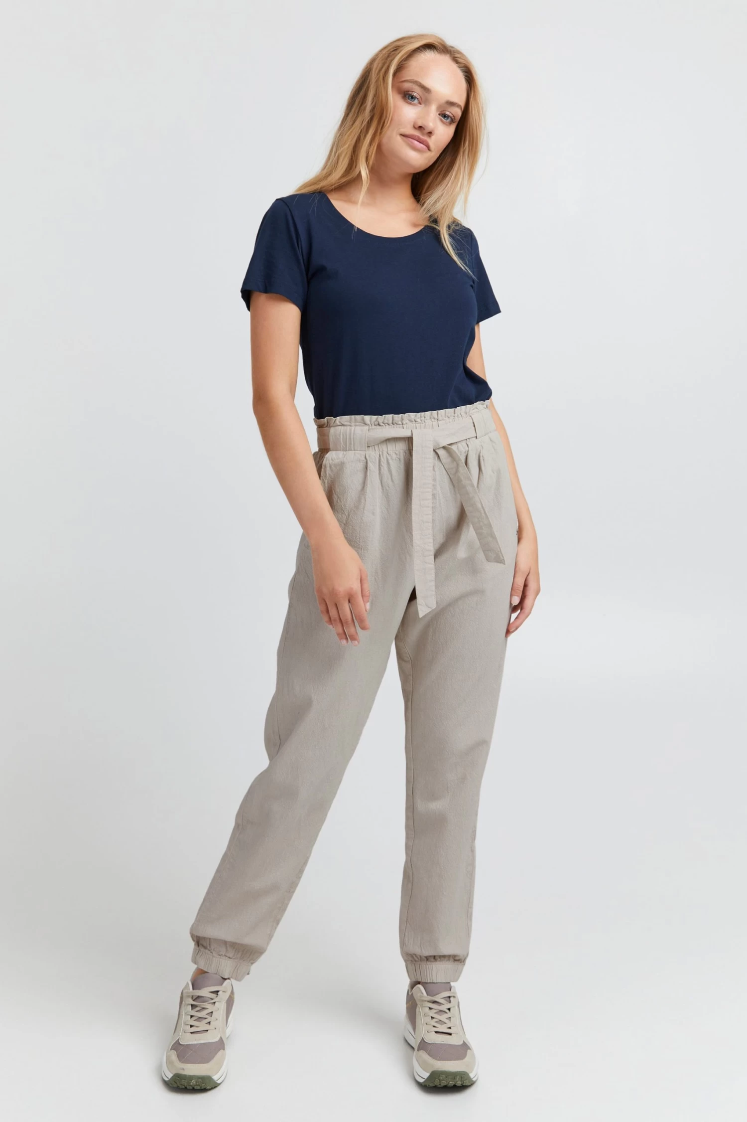 OXMO Bandplooibroeken Loosefit Bandplooibroek Lennja Dames Beige 5 OXMO Bandplooibroeken Loosefit Bandplooibroek Lennja Dames Beige - Afbeelding 3