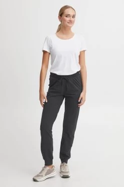 OXMO Pantalons Tapered Broek Dames Zwart -Oxmo Winkel ec0451e0cca8bb0d55071aff753ee06f