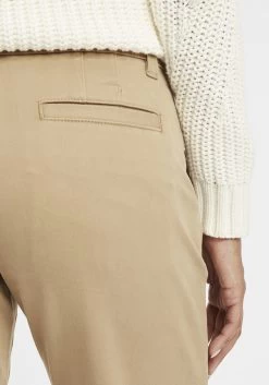 OXMO Chinos Regular Chino Doneta Dames Beige -Oxmo Winkel edcd93270e12cd02cb946faacb7a56fb
