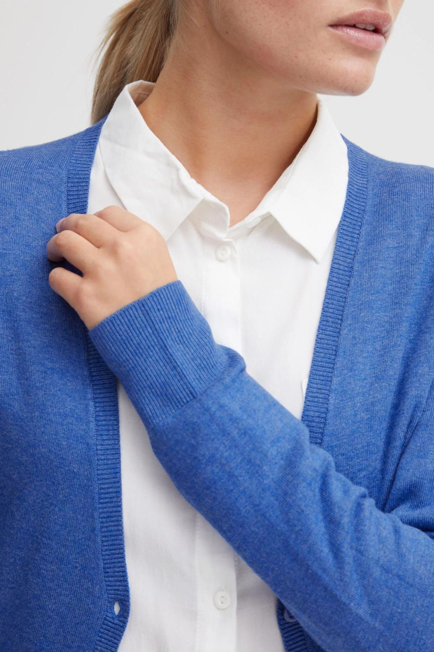 OXMO Vesten Gebreid Vest Oxhelene Dames Kobaltblauw 6 OXMO Vesten Gebreid Vest Oxhelene Dames Kobaltblauw - Afbeelding 4