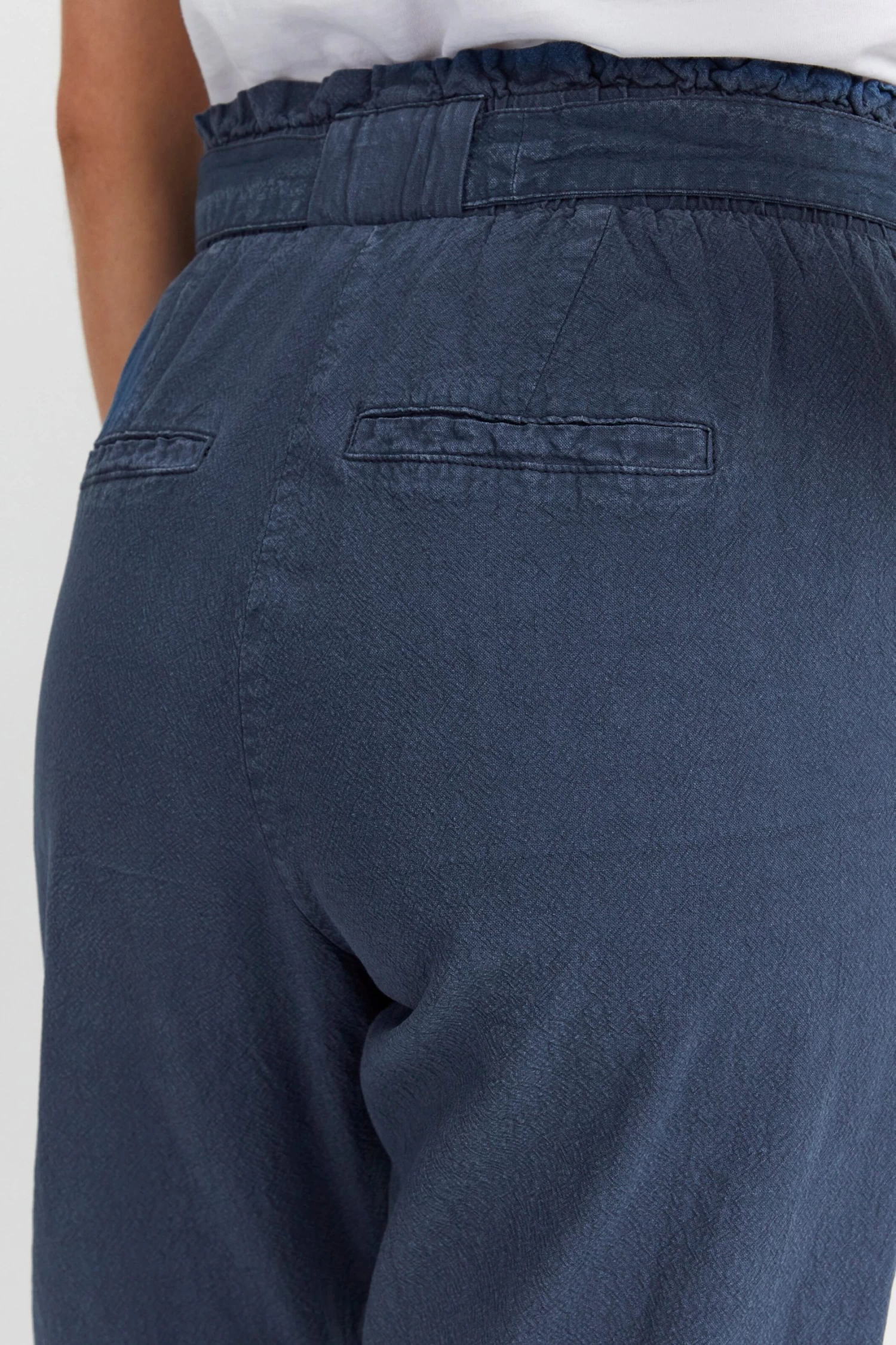 OXMO Bandplooibroeken Loosefit Bandplooibroek Lennja Dames Donkerblauw 8 OXMO Bandplooibroeken Loosefit Bandplooibroek Lennja Dames Donkerblauw - Afbeelding 6