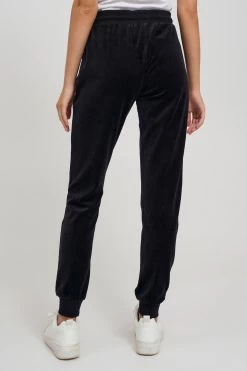 OXMO Sweatpants Loosefit Broek NIKITA Dames Zwart 11 OXMO Sweatpants Loosefit Broek NIKITA Dames Zwart -Oxmo Winkel f9d2a21c2e8e026d35e9596e81652576