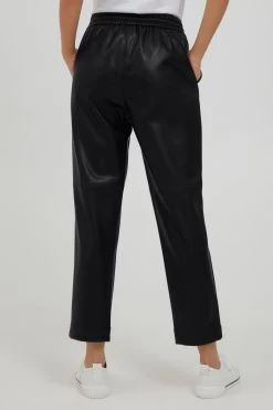 OXMO Pantalons Regular Broek Paulia Dames Zwart -Oxmo Winkel fcc8868b3b956706b02168a089023a52