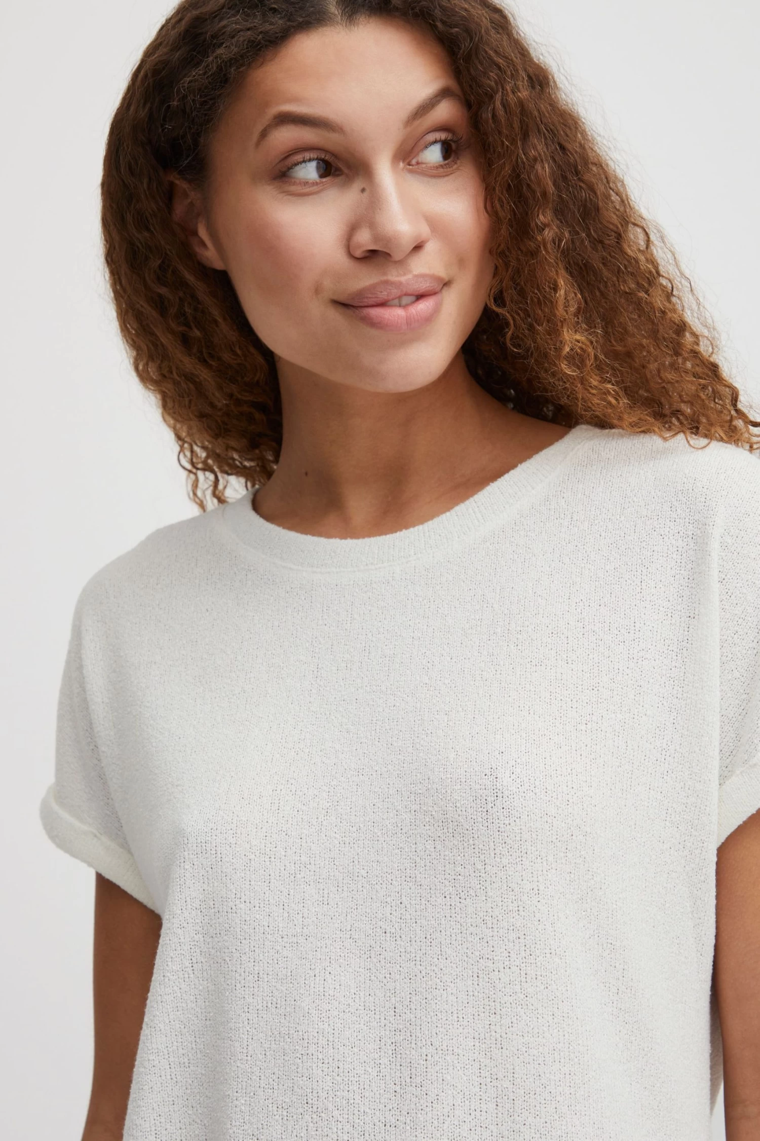 OXMO T-shirts Shirt Katie Dames Beige 7 OXMO T-shirts Shirt Katie Dames Beige - Afbeelding 5